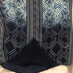 Rose & Olive Tops - Sleeveless blouse blues with white EUC size L Rose & Olive Tops - Sleeveless blouse blues with white EUC size L